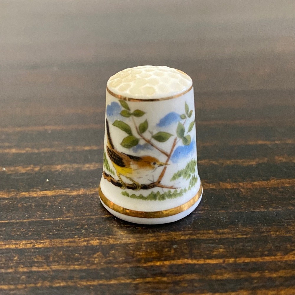 Vintage Bone China Japan Bird Thimble Gold Trim Hand Painted‎ Collectible
